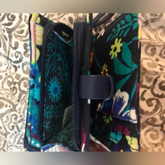 Vera Bradley Small Floral Zip Wallet Like New - Picture 4 of 4